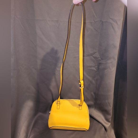 Anne Klein leather crossbody.Beautiful mustard yellow leather purse - Picture 5 of 7